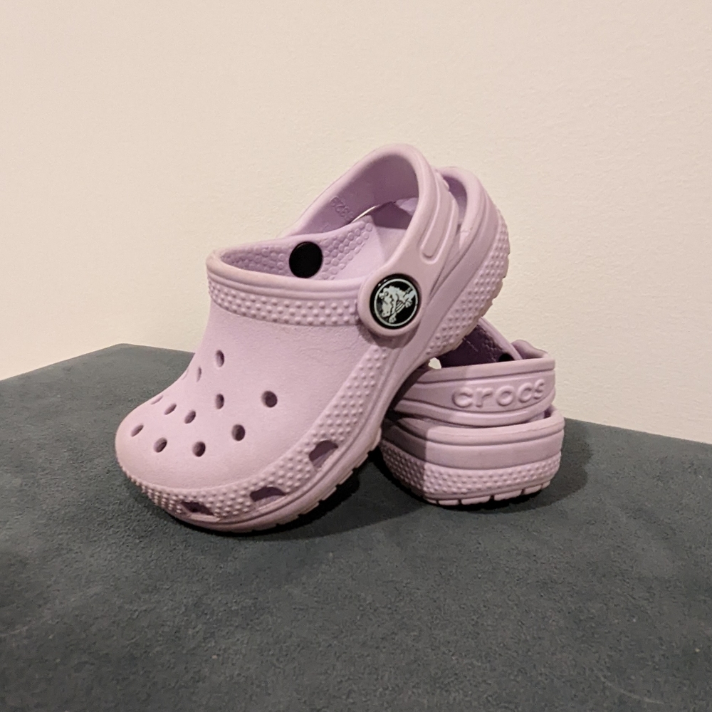 Crocs - Lavender in toddler sz 6